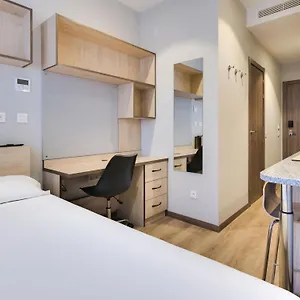 بيت ضيافة Livensa Living Feria, مالقة